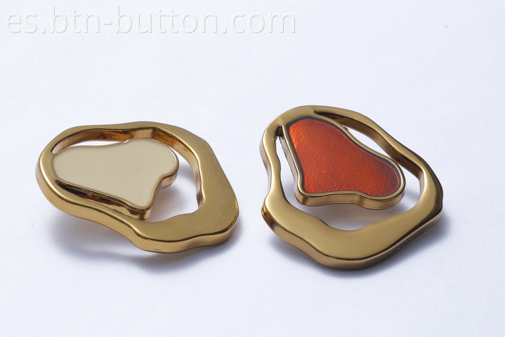 Custom metal buttons for jeans